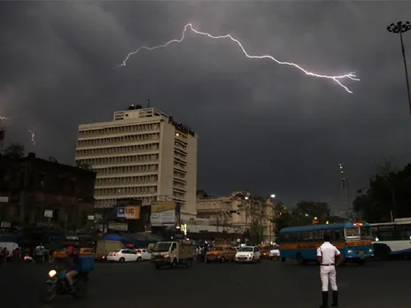 বাংলায় Red Alert! নিম্নচাপ ঘোরালো মুখ