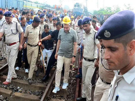 Odisha Train Accident : রেলমন্ত্রীকে শক্ত থাকার বার্তা!