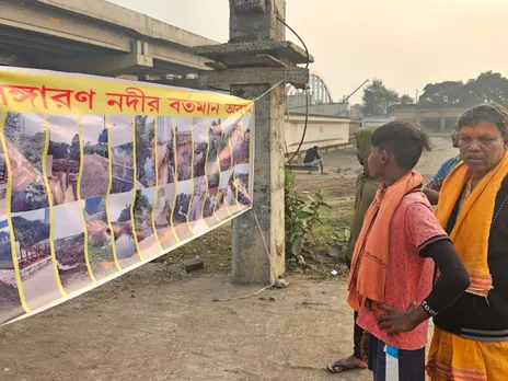 চুরি হয়ে যাচ্ছে আস্ত একটা নদী! রাস্তায় নামলেন এলাকাবাসী