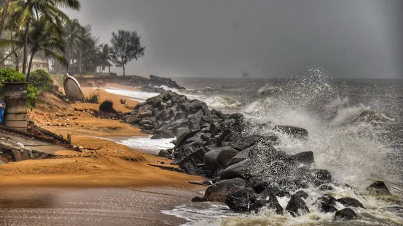 Cyclone Remal: Viral video shows ominous wall cloud over Bay of Bengal -  India Today