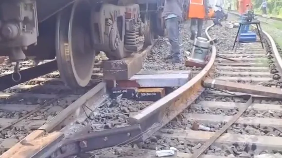 8 coaches of goods train derailed in Tamil Nadu's Chengalpattu - India Today