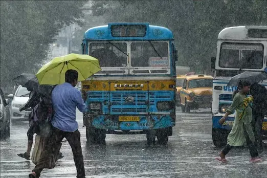 Weather Update Rain forecast in West Bengal: সোমবার থেকেই বৃষ্টির পূর্বাভাস  দক্ষিণবঙ্গে, রাজ্য জুড়ে কমতে চলেছে তাপমাত্রা – News18 বাংলা