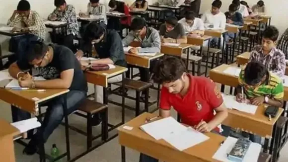 SSC: শিক্ষক নিয়োগ দুর্নীতি! HC-র আগেই চাকরি বাতিলে তৎপর কমিশন - ssc  cancels two teachers recruitment for corruption wbssc slst teacher  recruitment sus - Aaj Tak Bangla