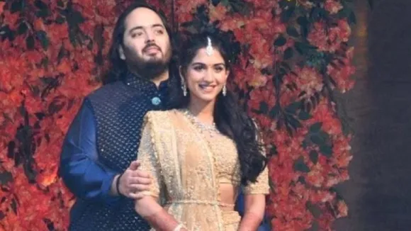 What Bollywood Stars gifted Anant Ambani Radhika Merchant see in pics |  Anant-Radhika Pre-Wedding Ceremony: অনন্ত-রাধিকাকে বহুমূল্য উপহার,  'গডফাদার' শাহরুখ থেকে 'ভাইজান' সলমন, হাত খুলে খরচ ...