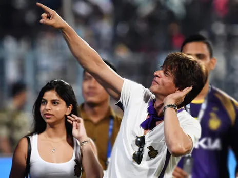 Shah Rukh Khan: IPL 2018: Shah Rukh Khan spends quality time with children  Suhana and AbRam during KKR match at Eden Gardens - The Economic Times