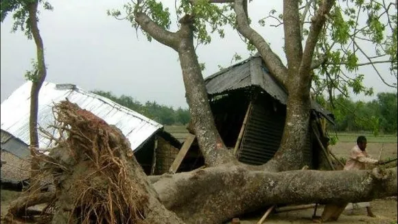 কয়েক মিনিটের ঝড়ে লন্ডভন্ড একাধিক গ্রাম! ভাঙল বাড়ির চাল, ব্যাপক ক্ষতি  ফসলেও | medinipur storm update: storm of just few minutes in West Bengal,  Pashchim Medinipur huge loss - Bengali ...