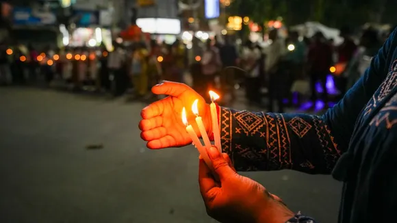 Kolkata Switches Off Lights, Protestors Gather For Candlelight March  Against RG Kar Rape-Murder — WATCH