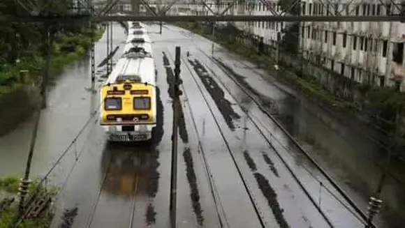 Train services on Kalyan-Kasara section near Mumbai stopped after heavy  rains | Zee Business