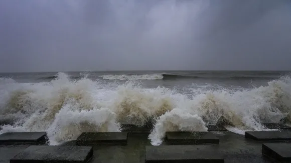 Cyclone Dana makes landfall in Coastal Odisha; Heavy rain, winds accompany:  Top Points - BusinessToday