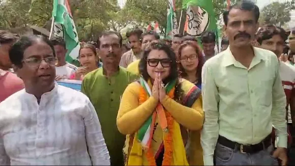 Sujata Mondal Bishnupur Parliament Constituency TMC Candidate makes  controversial comment | Sujata Mondal: 'এখান থেকে লিড না পেলে...', প্রচারে  গিয়ে গ্রামবাসীদের 'হুমকি'! বিতর্কে জড়ালেন ...