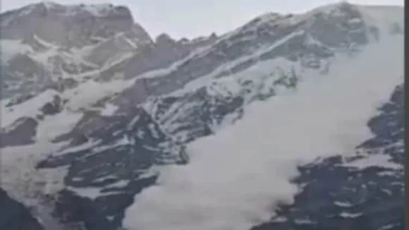 Avalanche hits Gandhi Sarovar in Uttarakhand's Kedarnath| Video | Latest  News India - Hindustan Times