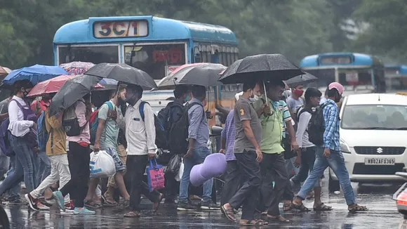 Rain in West Bengal: আজ কলকাতা সহ ১৪ জেলায় বজ্রবিদ্যুৎ- বৃষ্টির পূর্বাভাস,  ভাইফোঁটাতে কি আবহাওয়া বদল? - Rain alert in 14 districts of south bengal  and north bengal with thunderstorm ...