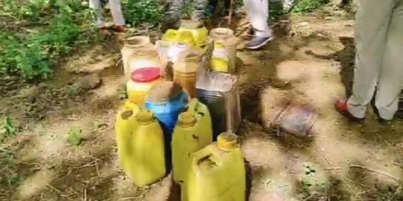 Hooch Raid By Bankura District Excise Officers | Bankura News: চোলাই মদের  ঠেক ভাঙতে ফের অভিযান বাঁকুড়া জেলা আবগারি আধিকারিকদের