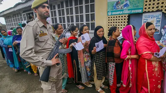 SC Verdict on Article 370: জম্মু-কাশ্মীরের নির্বাচনের সময় বেঁধে দিল  সুপ্রিম কোর্ট - Bengali News | Supreme Court Directs Centre to Restore  Jammu Kashmir's Statehood Soon, to Hold Election by 30 September