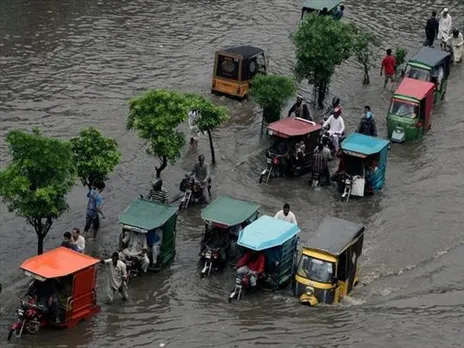 অবিরাম বৃষ্টির মধ্যে বেলুচিস্তানে দুটি বাঁধ ধসে পড়েছে