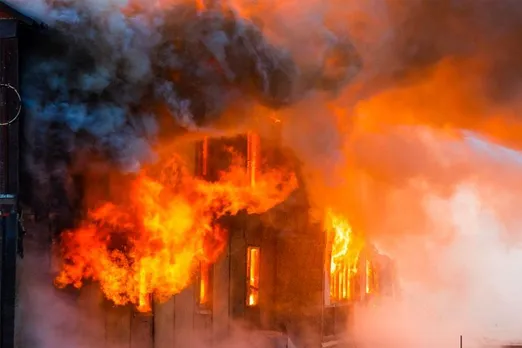 আগুনের কবলে কার্শিয়াঙের চা বাগান