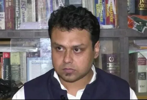 কলকাতা হাইকোর্টের আইনজীবী কৌস্তভ বাগচীর বাড়িতে হানা কলকাতা পুলিশের