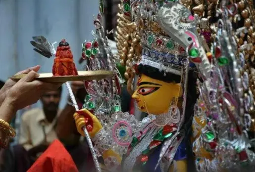 কয়েকশো বছর ধরে এই  দুর্গোৎসবের নবমীতে করা হয় মহামারি পুজো