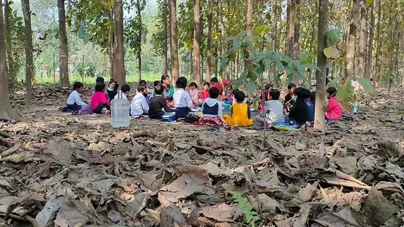 ‘পাড়ায় শিক্ষালয়’ নিয়ে ক্ষোভে ফুঁসছেন অভিভাবকরা