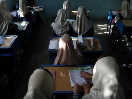 আফগানিস্তানে শিক্ষাক্ষেত্রে নারীদের পোশাকরীতি না মানলে অন্ধ করে দেওয়ার হুমকি
