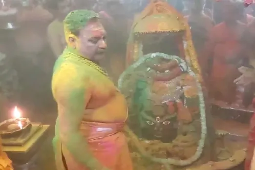 উজ্জাইনের শ্রী মহাকালেশ্বর মন্দিরে দোল উপলক্ষে বিশেষ পুজো, দেখুন ভস্ম আরতির দৃশ্য