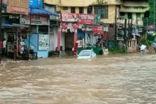 ফের জলের তলায় আসাম, চরম সমস্যায় মানুষ