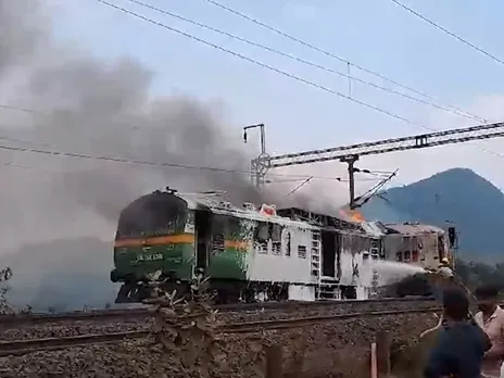 Terrible fire in the train engine! The fire brigade rushed