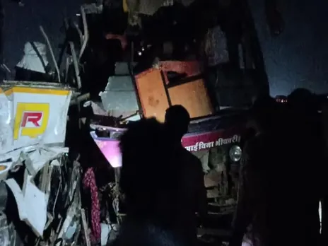 Six passengers dead, 21 injured in collision between two buses in Maharashtra