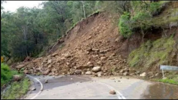 Heavy rain! Landslide on national highway
