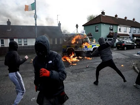 Bomb attack on Ireland police
