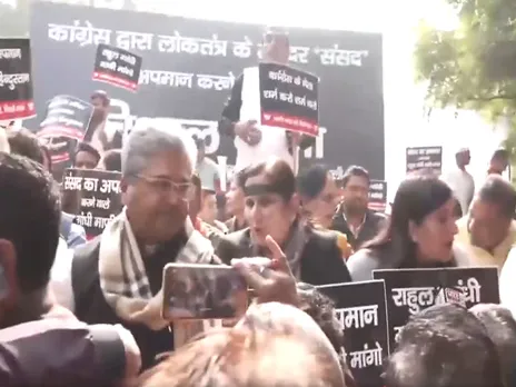 BJP holds mega protest against Kalyan Banerjee and Rahul Gandhi