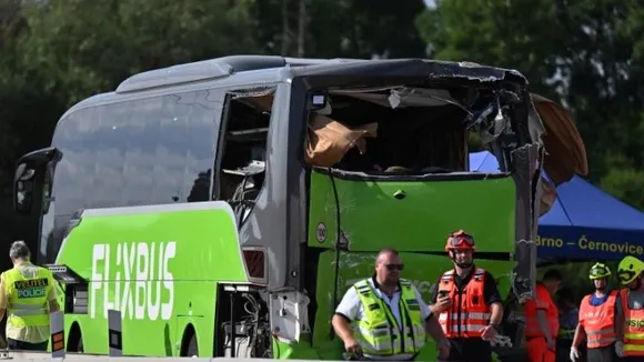 Terrible, two buses collide! 1 dead, 76 injured