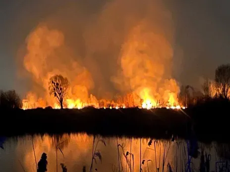 massive fire broke out at Osokorki Ecopark in Kiev