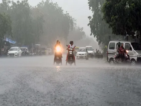 Weather Report: Light to moderate rain may occured at 7 states