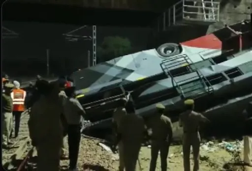 4 people dead and many injured as bus overturns on railway track