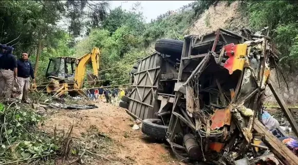Bus falls into gorge, 18 dead