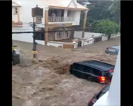 Gujarat's road is like a torrential mountain river, cars are floating - viral video