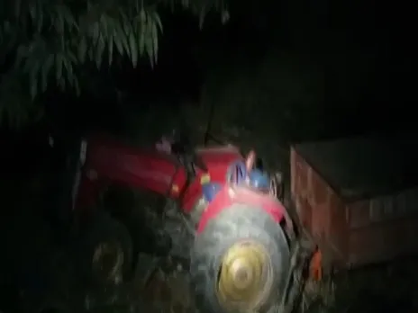 The tractor trolley overturned, death, horrible situation