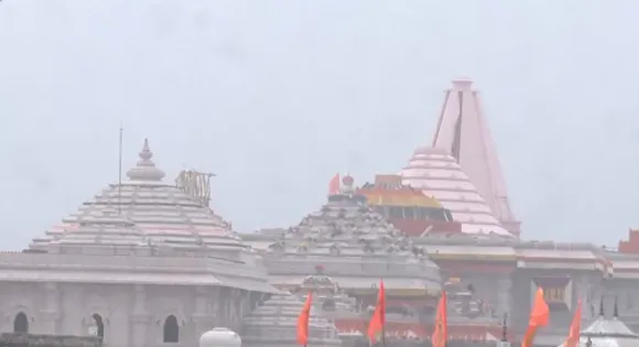 Start your day with an early morning visit to the Ram Mandir with a stunning view of the morning mist
