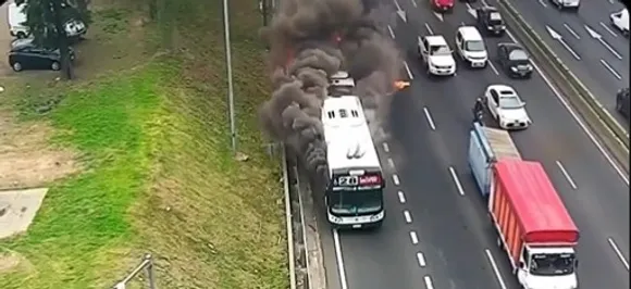 Terrible accident! Buses burning, passengers scream