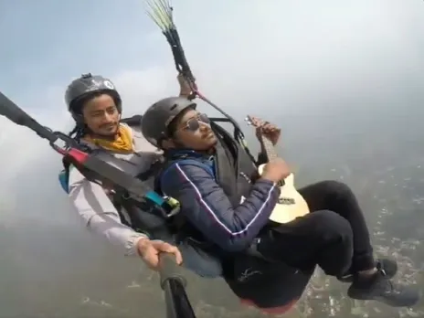 'Vande Mataram' song at a height of 8 thousand feet will give you goosebumps - watch the video