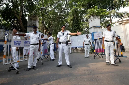 Unhappy over deployment in COVID-19 containment zones, 500 Kolkata Police  personnel stage protest