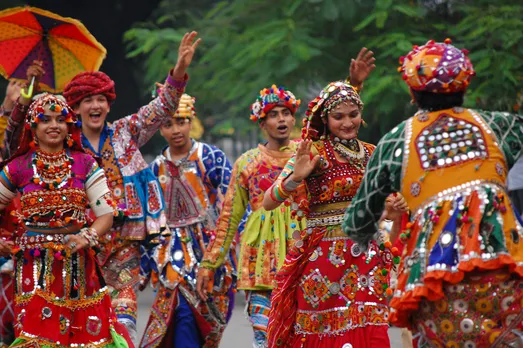 Garba Dance – A Lively Traditional Dance Form of Gujarat