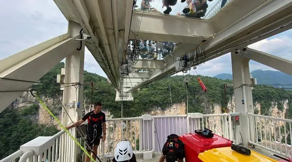China tourists take a leap in world’s highest bungy jump