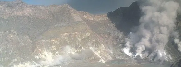 White Island volcano (New Zealand): continuing ash emissions