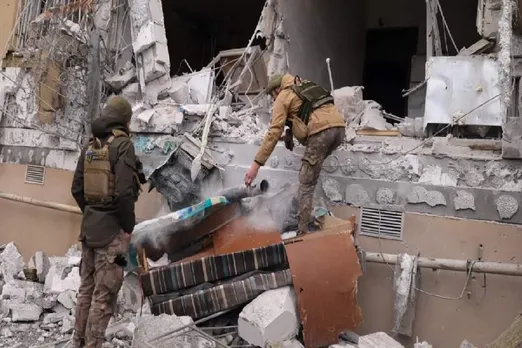 Russian and Ukrainian forces clash in Svatove, Ukraine