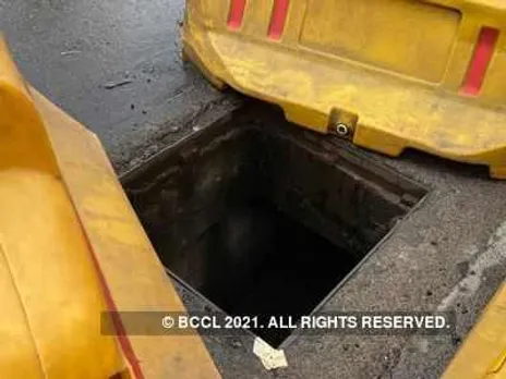 In Maharashtra, Palghar, 4year old falls into manhole