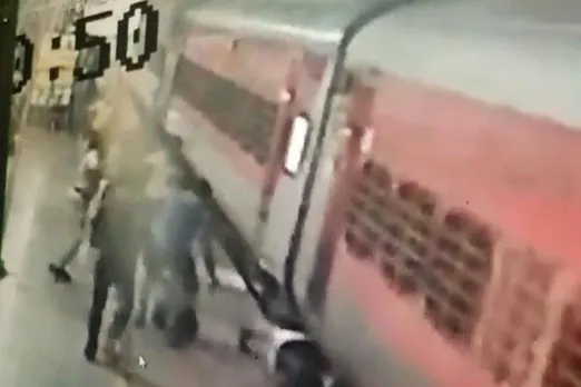 Video: Life saving act by RPF staff at Coimbatore station