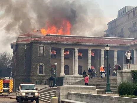 SOUTH AFRICAN PARLIAMENT COMPLEX IN CAPE TOWN ON FIRE