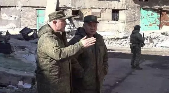 Russian Defense Minister meets with Russian soldiers in Ukraine